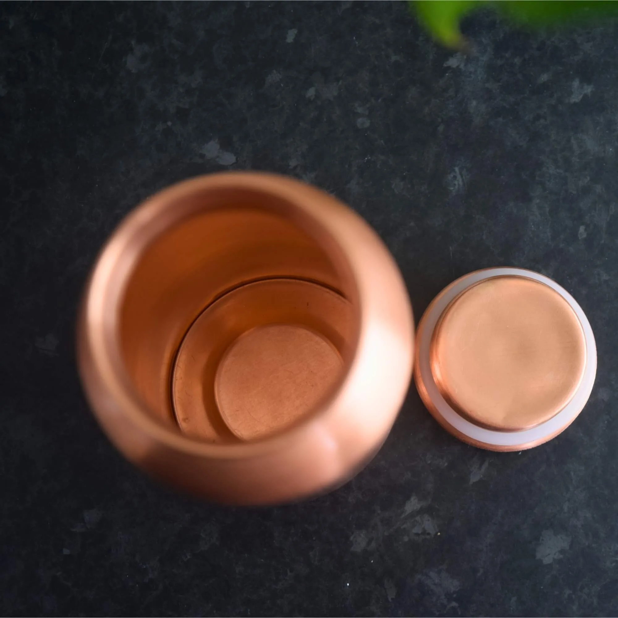 Plain Solid Copper Water Bottle 1L UK - Image 2